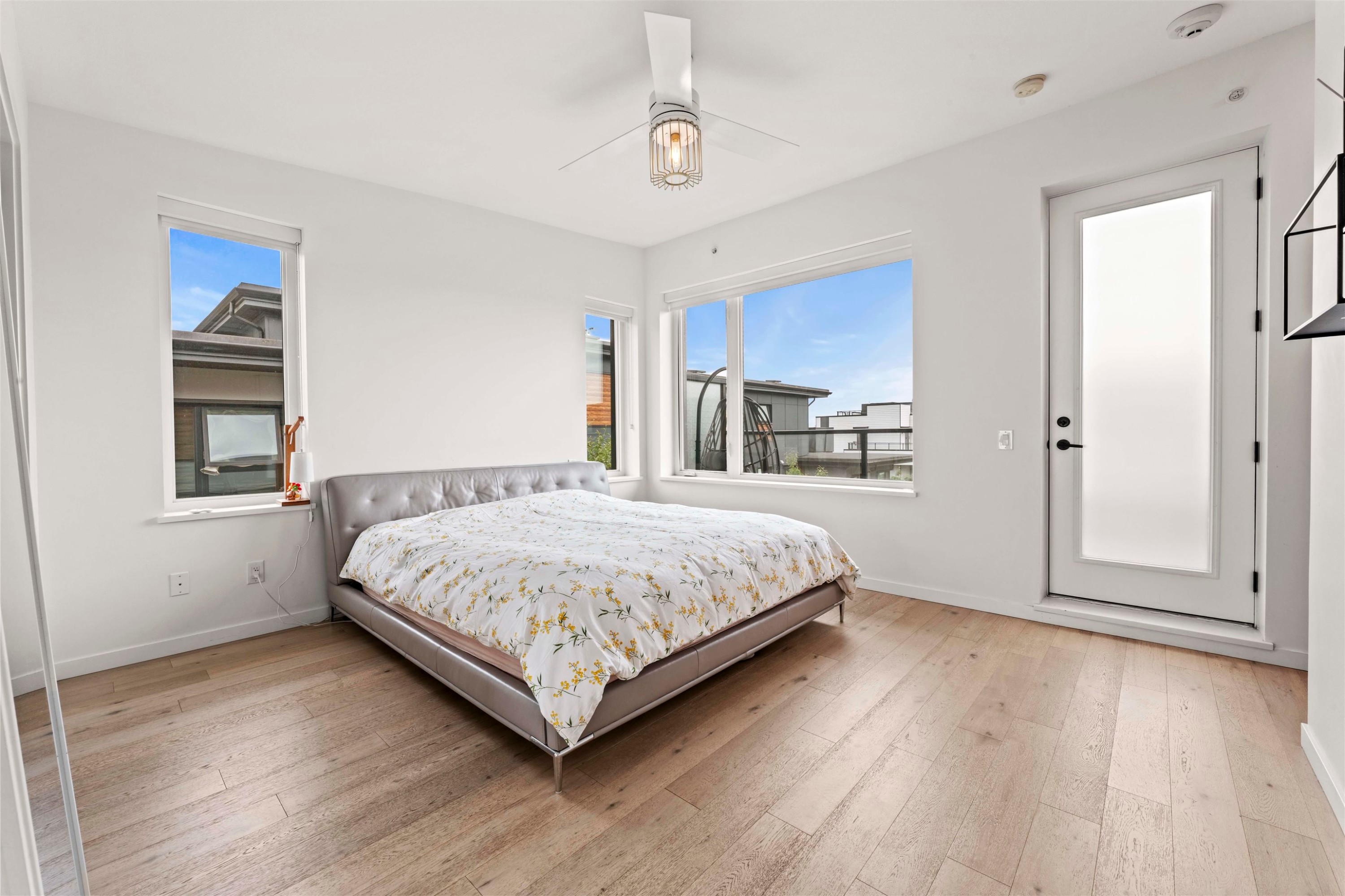 42-528 2Nd Street E, North Vancouver, BC - Indoor Photo Showing Bedroom