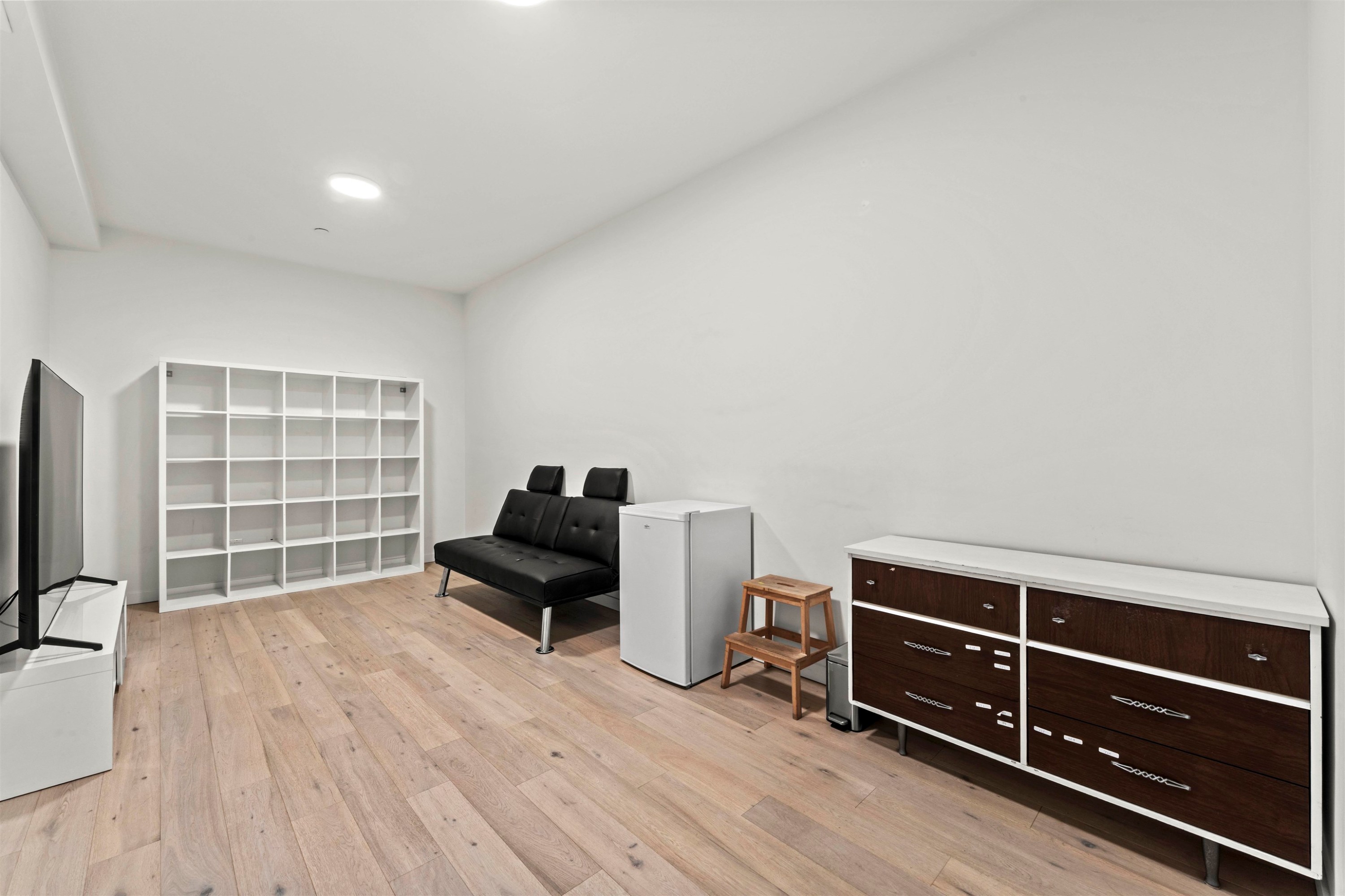 42-528 2Nd Street E, North Vancouver, BC - Indoor Photo Showing Other Room