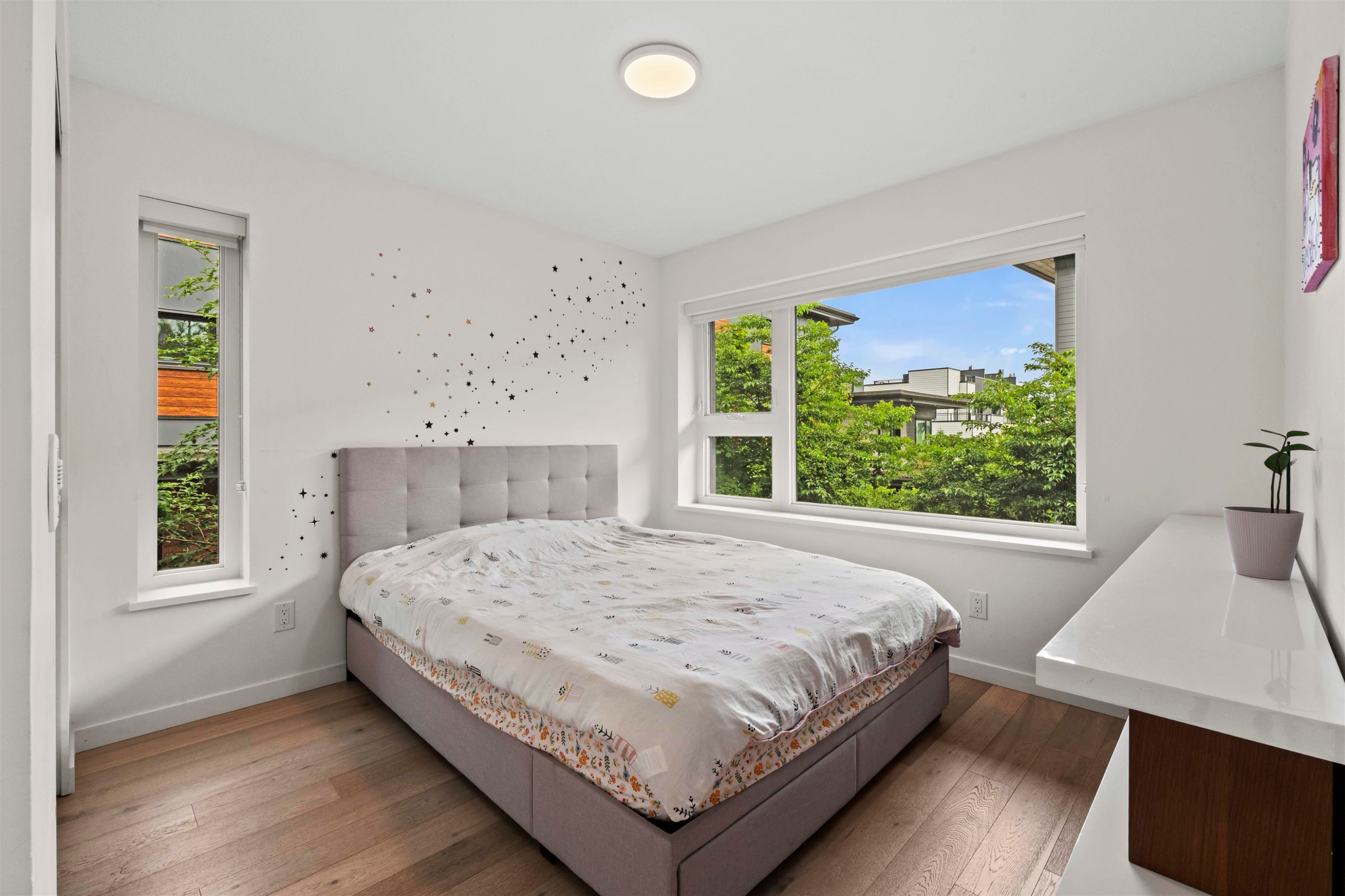 42-528 2Nd Street E, North Vancouver, BC - Indoor Photo Showing Bedroom