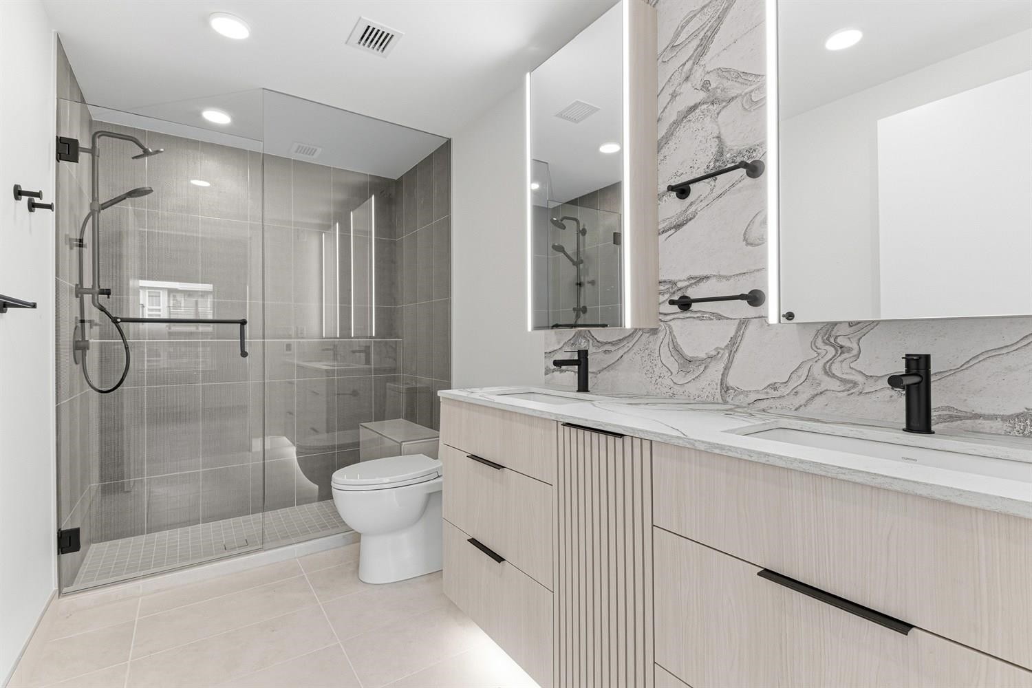 205-3590 39Th Avenue W, Vancouver, BC