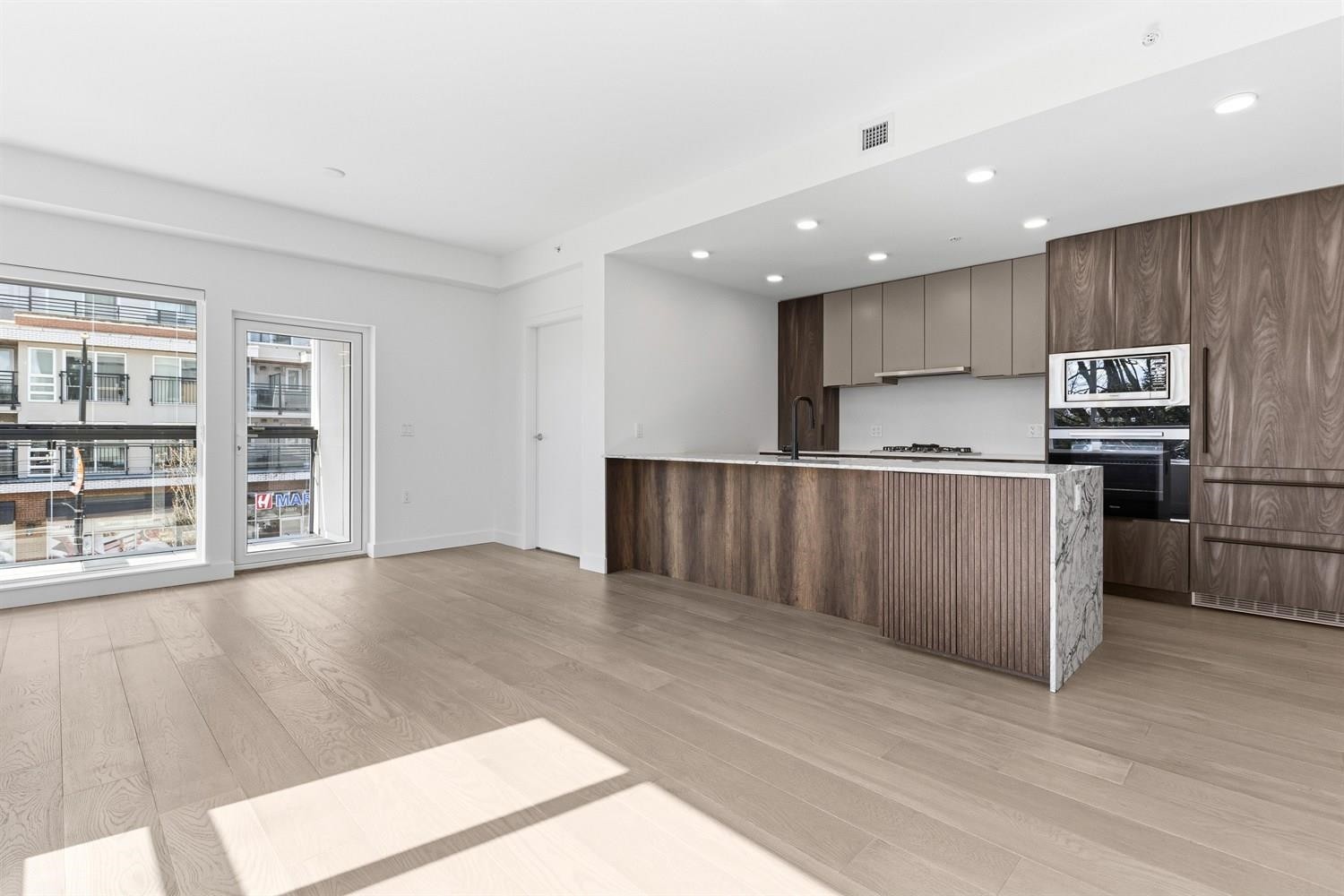 206-3590 39Th Avenue W, Vancouver, BC