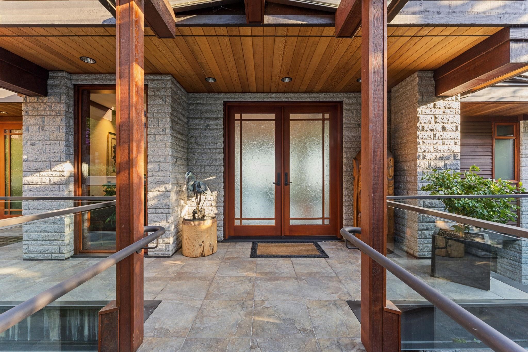 3673 Sunset Lane, West Vancouver, BC - Outdoor With Exterior