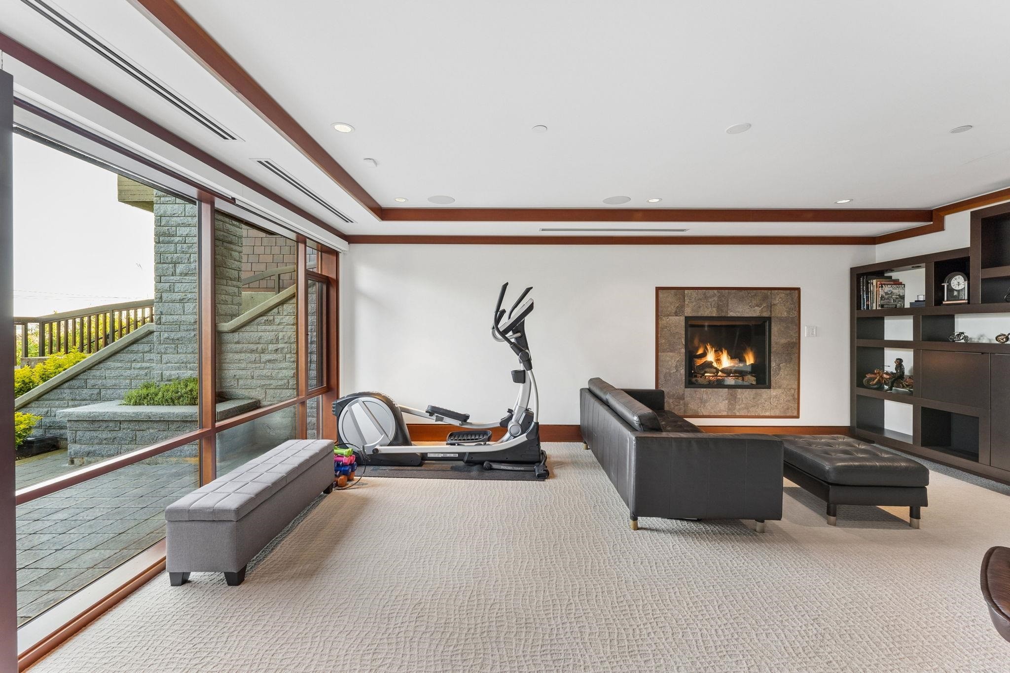 3673 Sunset Lane, West Vancouver, BC - Indoor With Fireplace