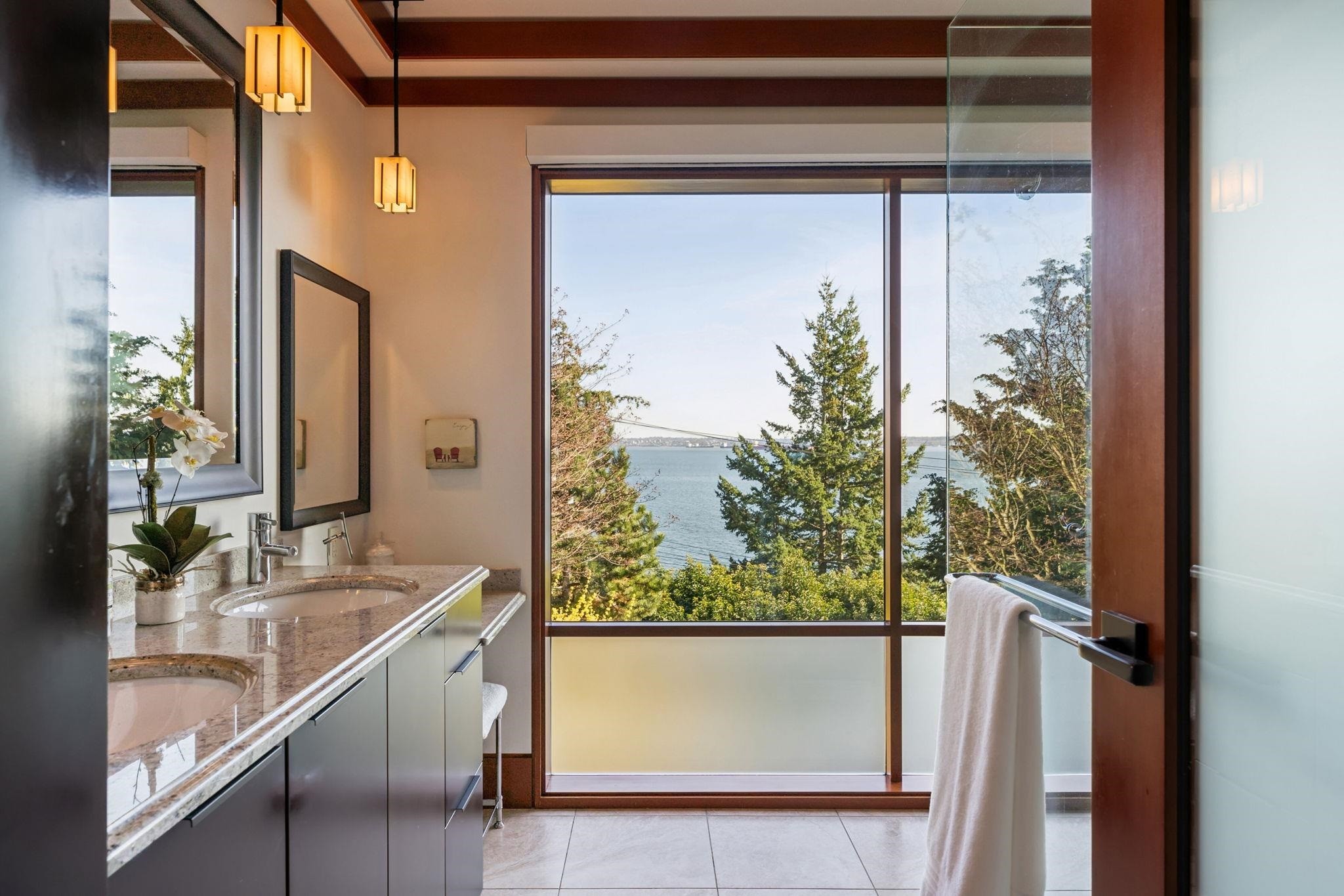 3673 Sunset Lane, West Vancouver, BC - Indoor Photo Showing Bathroom