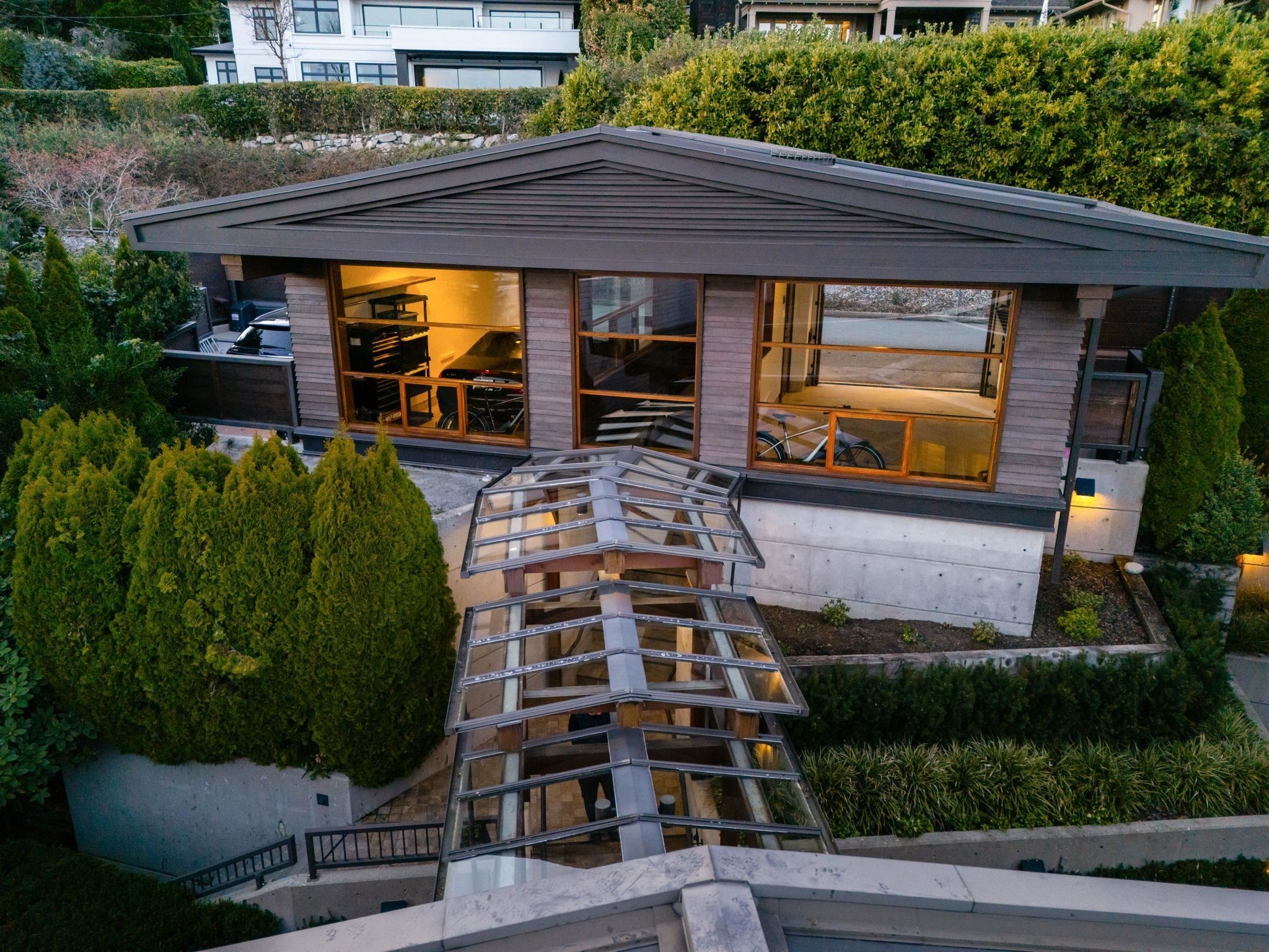 3673 Sunset Lane, West Vancouver, BC - Outdoor