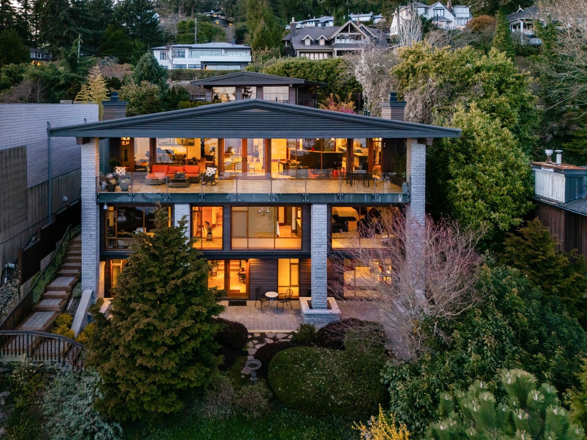 3673 Sunset Lane, West Vancouver, BC - Outdoor