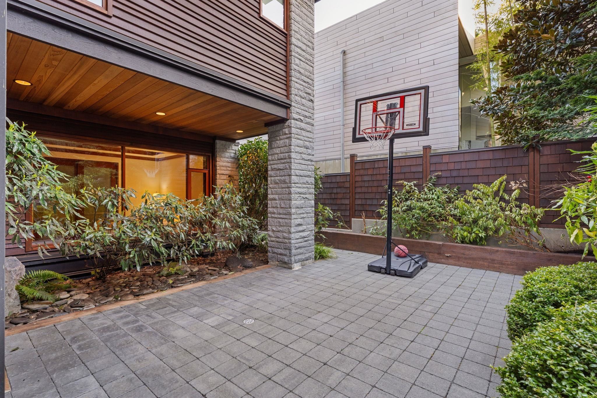 3673 Sunset Lane, West Vancouver, BC - Outdoor With Deck Patio Veranda With Exterior