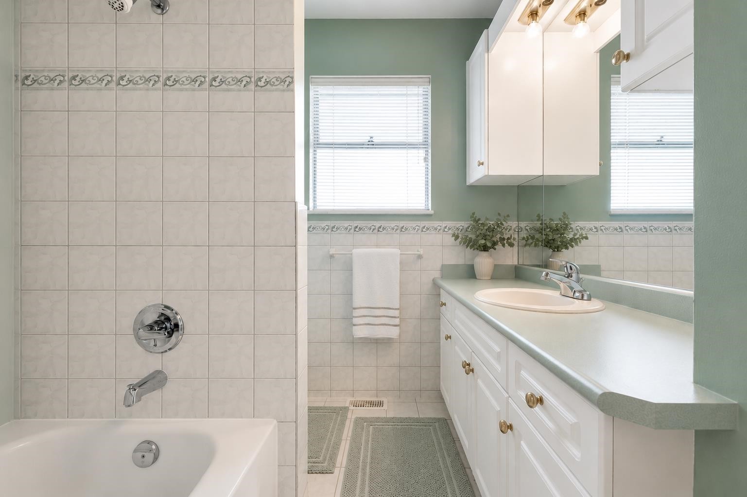 1555 Burrill Avenue, North Vancouver, BC