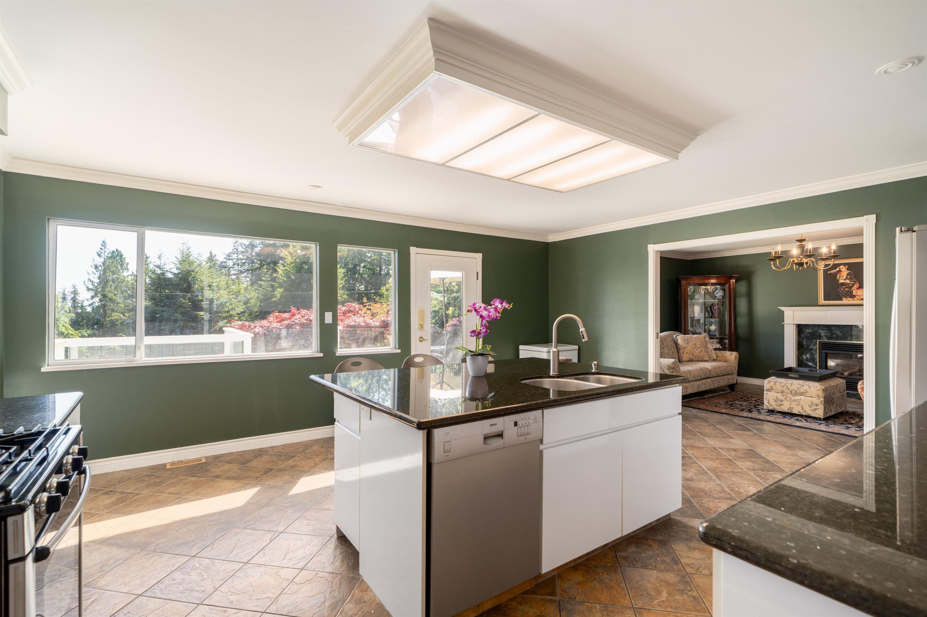 3897 Bayridge Avenue, West Vancouver, BC