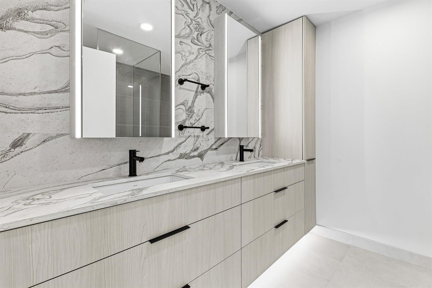 301-3590 39Th Avenue W, Vancouver, BC
