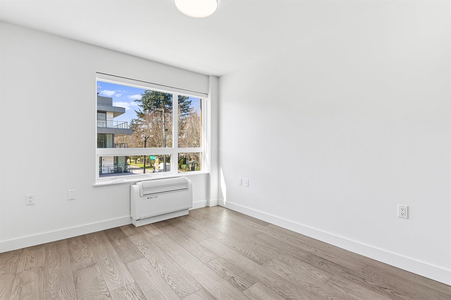 301-3590 39Th Avenue W, Vancouver, BC