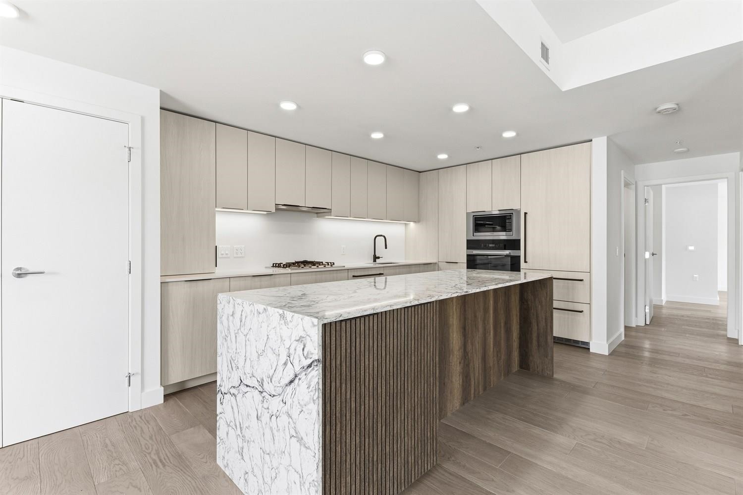 301-3590 39Th Avenue W, Vancouver, BC