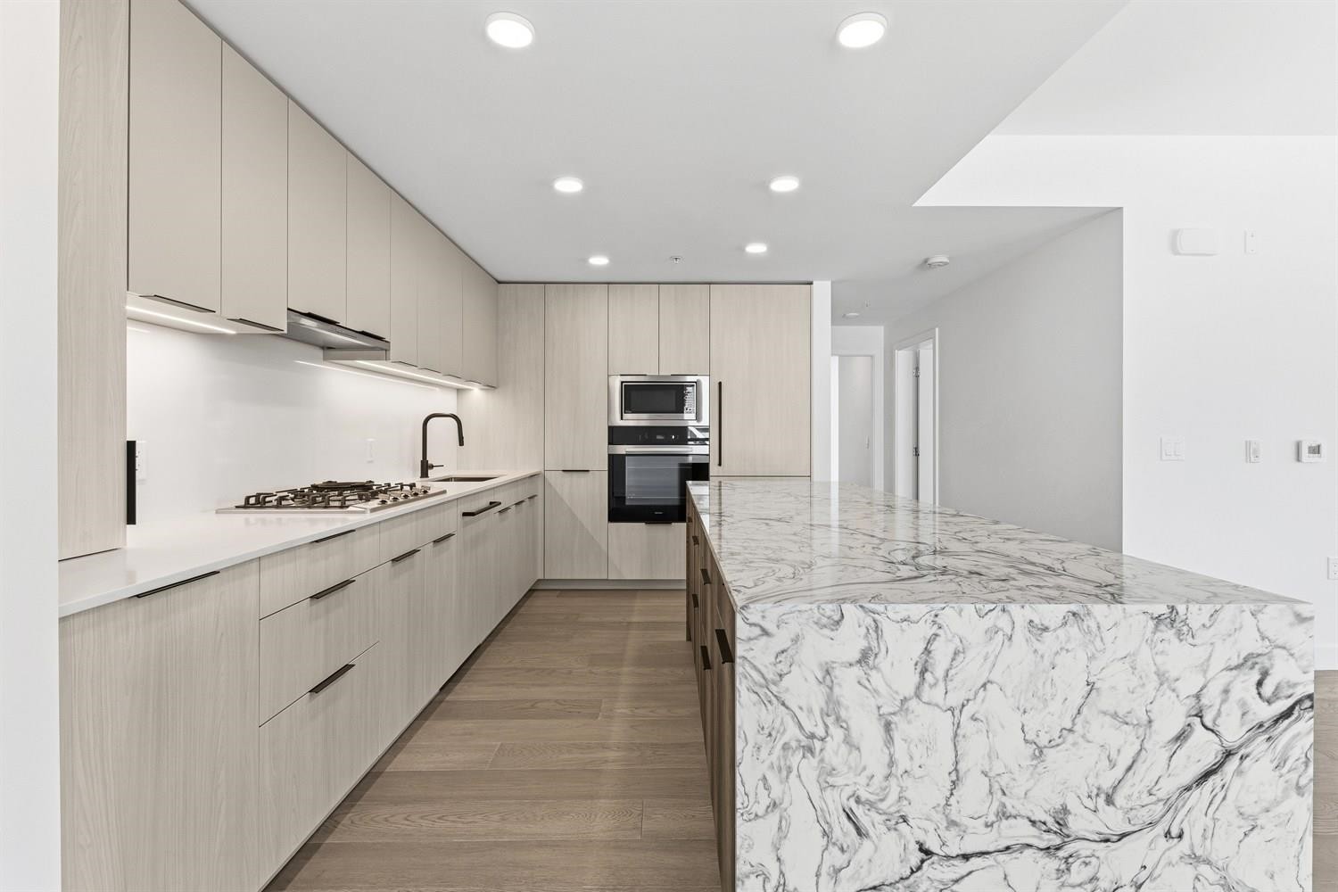 301-3590 39Th Avenue W, Vancouver, BC