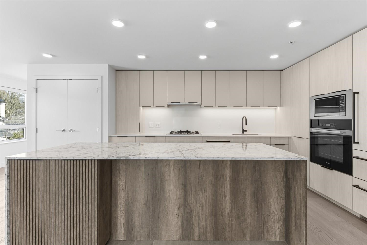 301-3590 39Th Avenue W, Vancouver, BC