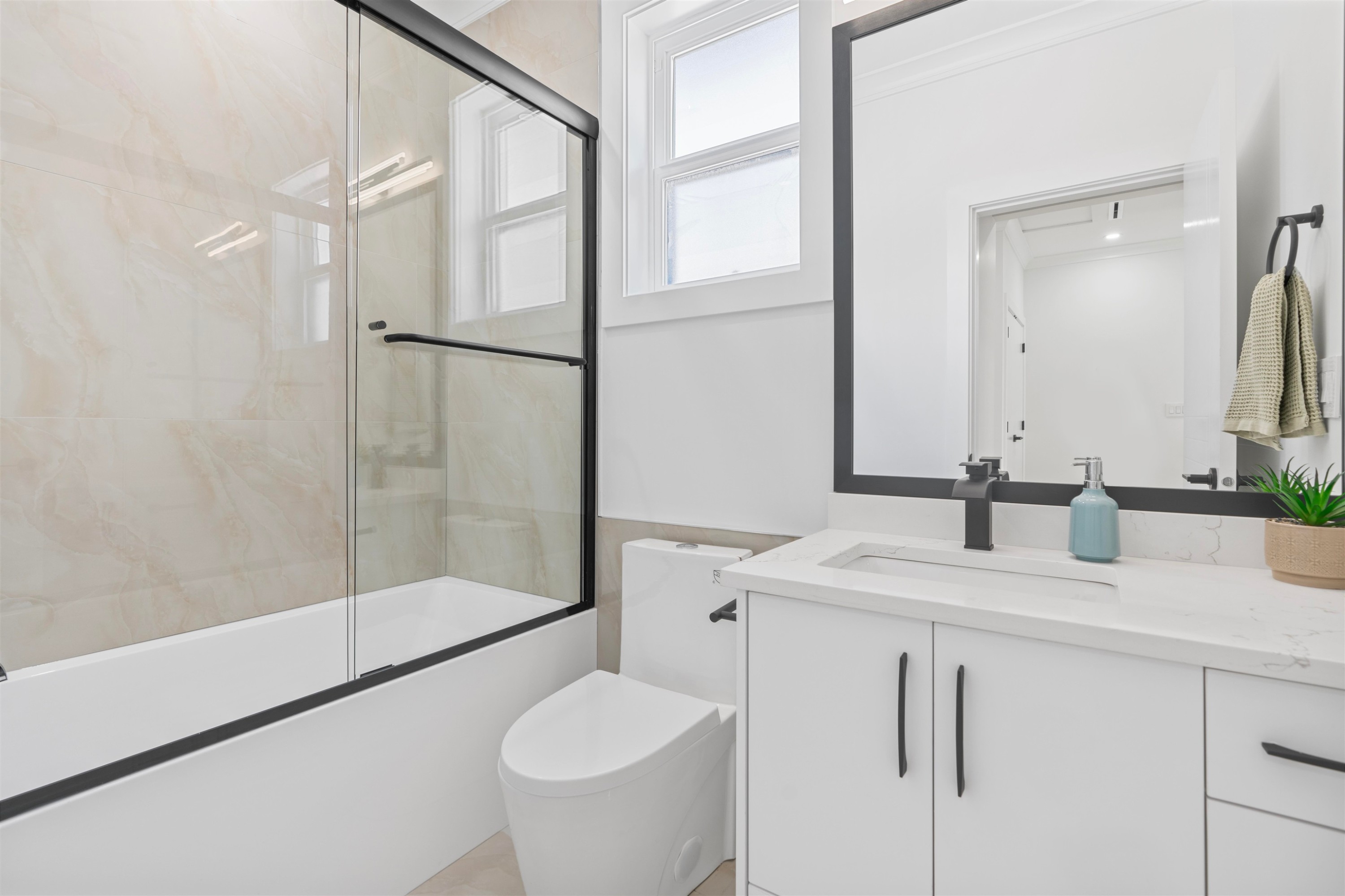 3749 Union Street, Burnaby, BC - Indoor Photo Showing Bathroom