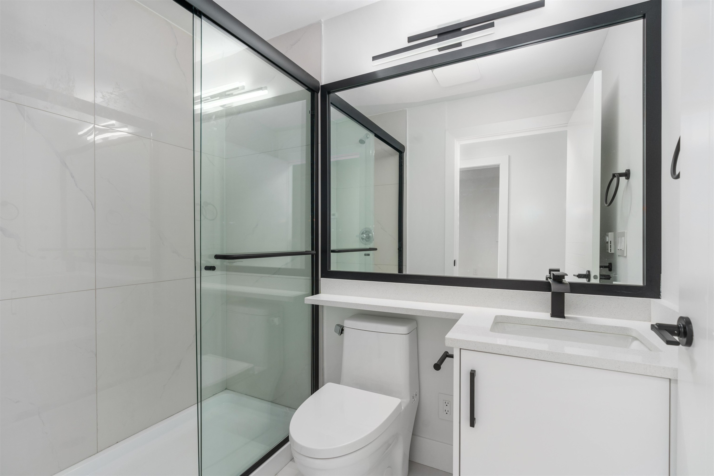 3749 Union Street, Burnaby, BC - Indoor Photo Showing Bathroom