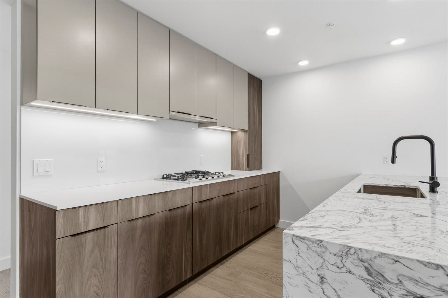 309-3590 39Th Avenue W, Vancouver, BC