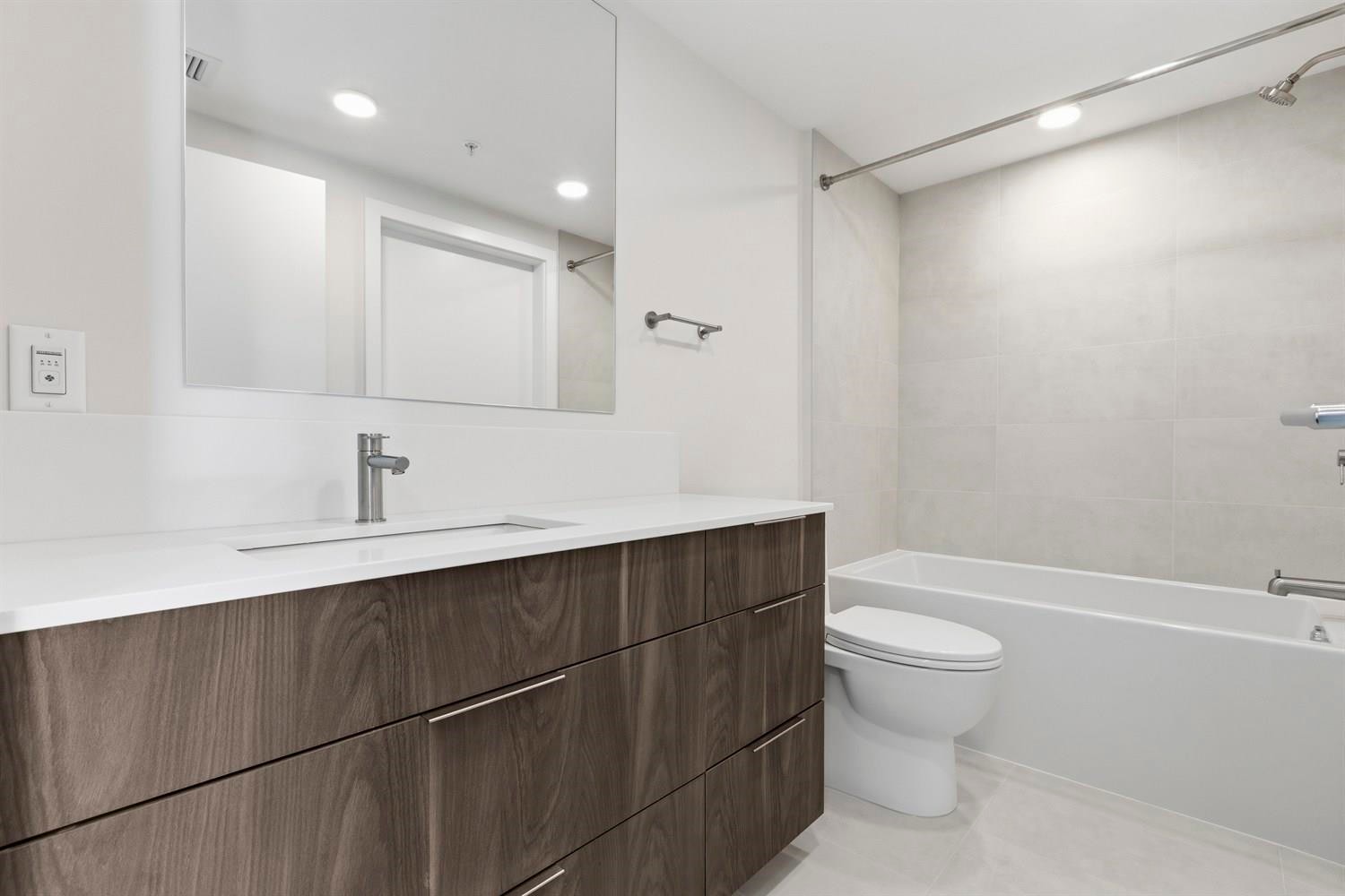 309-3590 39Th Avenue W, Vancouver, BC