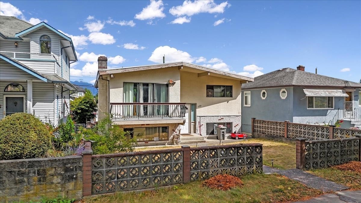 2593 25Th Avenue E, Vancouver, BC - Outdoor With Balcony
