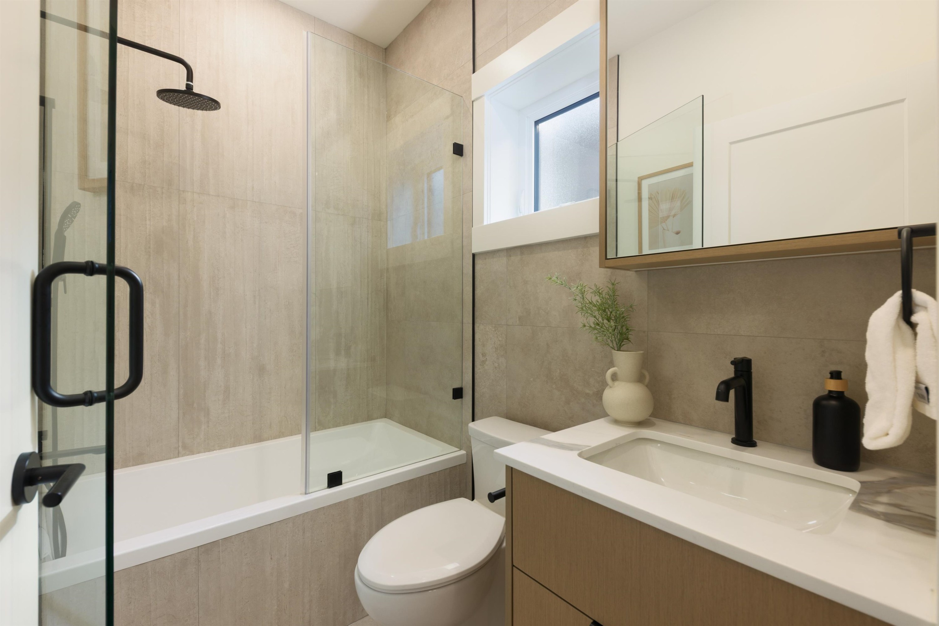 2-258 19 Avenue E, Vancouver, BC