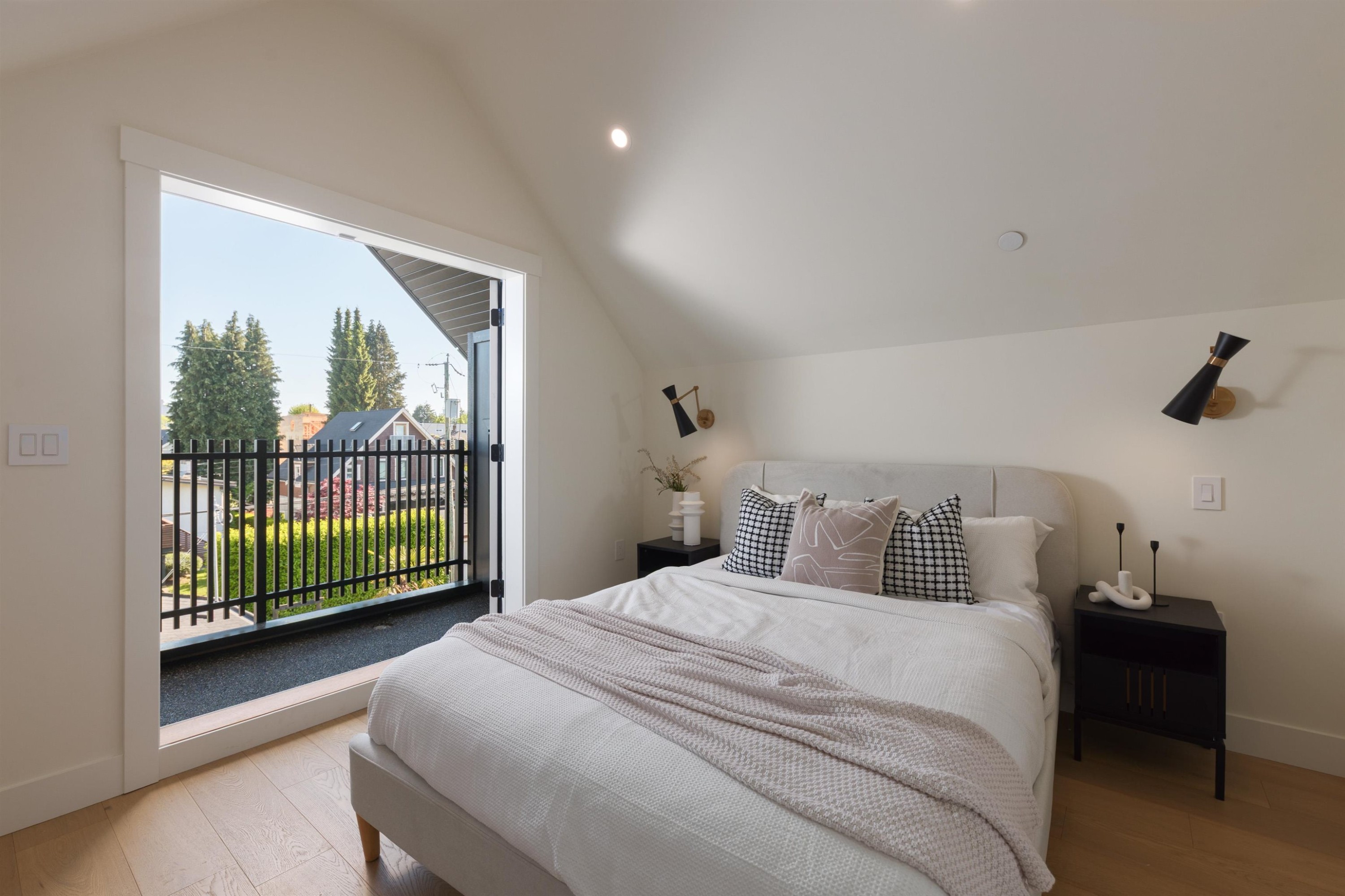 2-258 19 Avenue E, Vancouver, BC