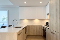 2-BDRM-423 6th Street West Vancouver, BC V7T 0A1
