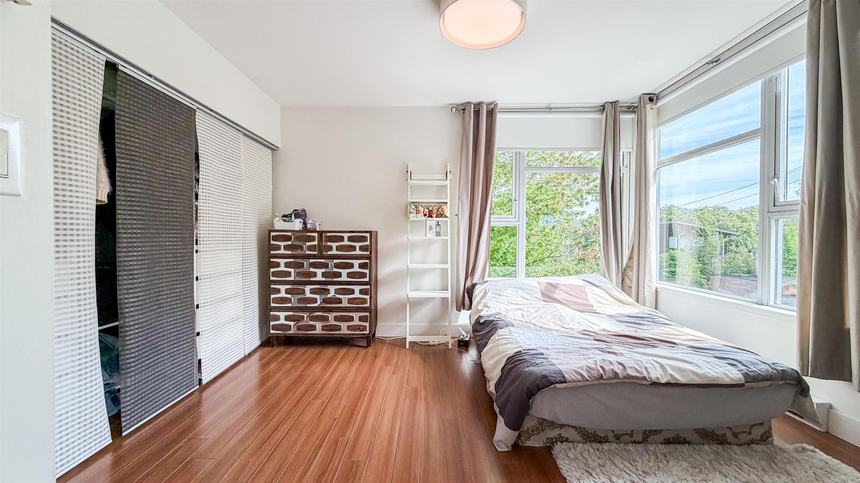 390 11Th Avenue E, Vancouver, BC
