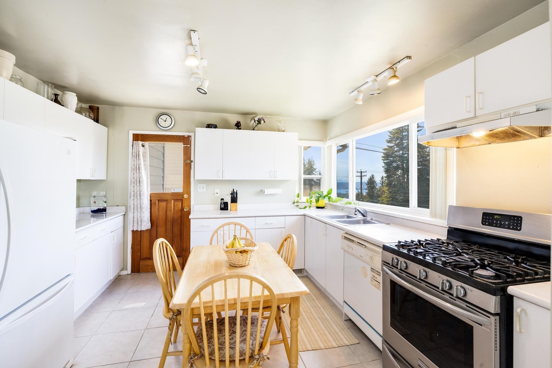 454 Monteray Avenue, North Vancouver, BC