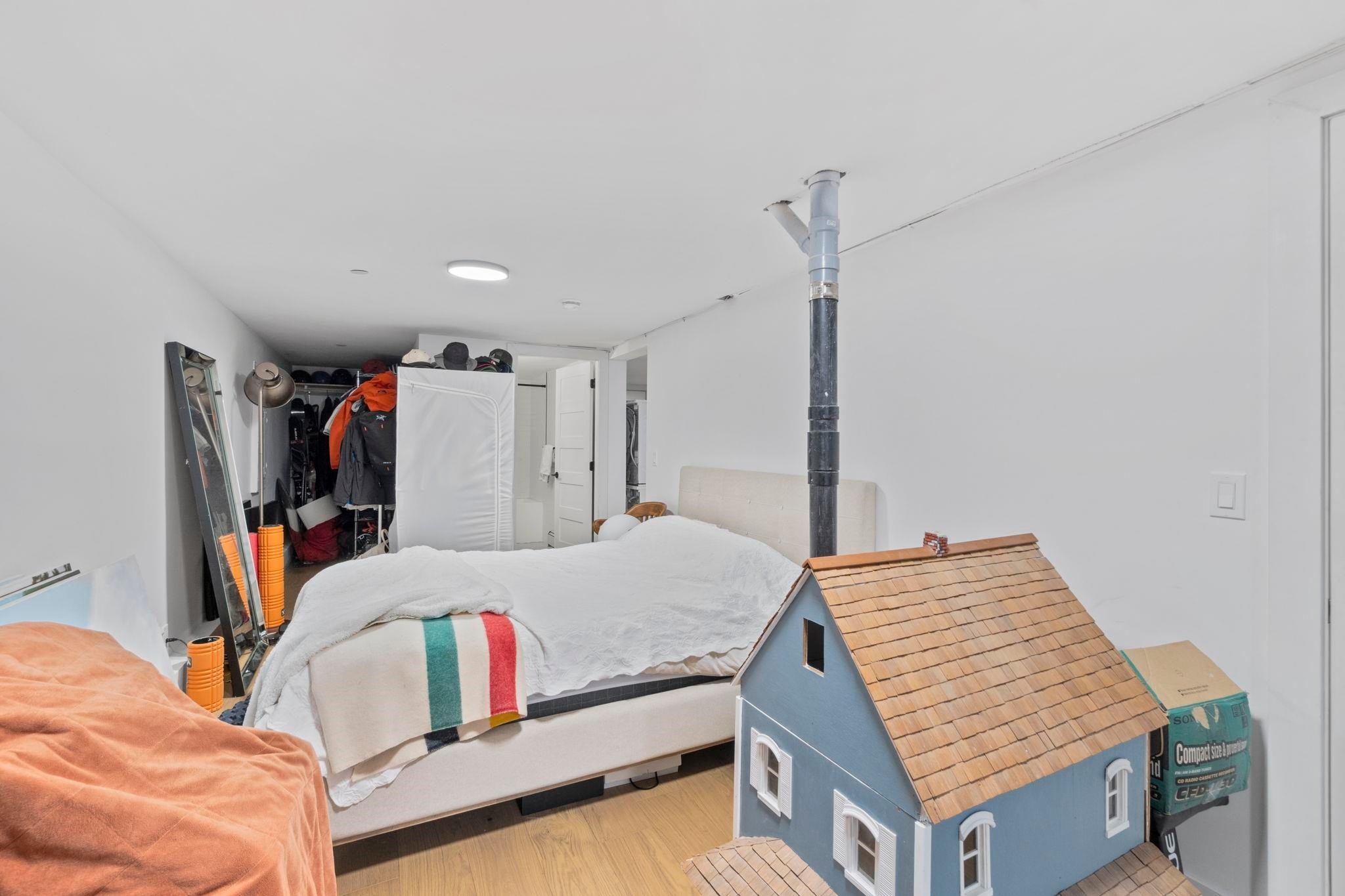 2072 Kitchener Street, Vancouver, BC
