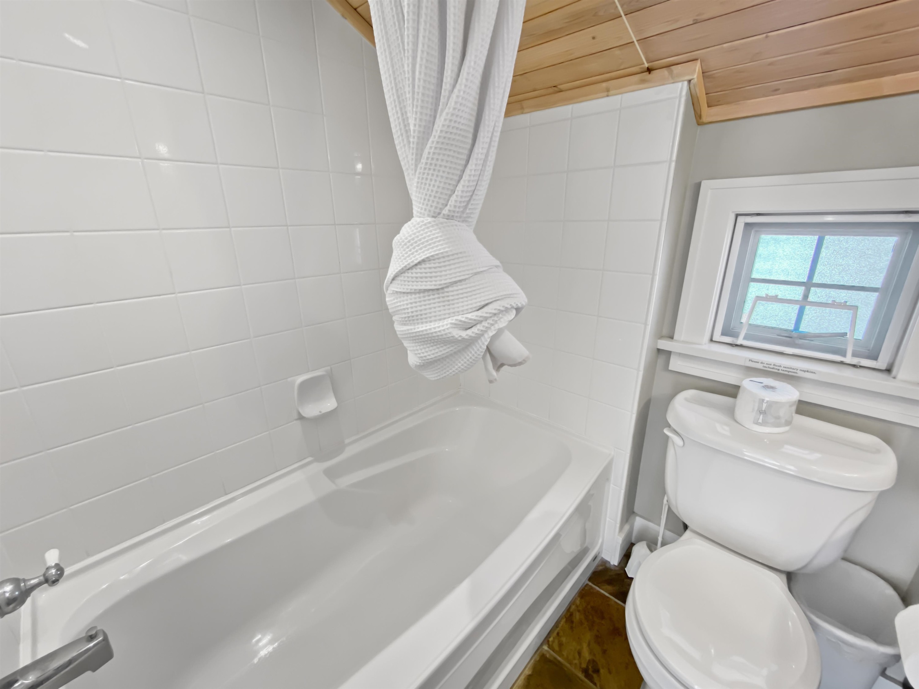 10C-2315 Mackinnon Road, Pender Island, BC