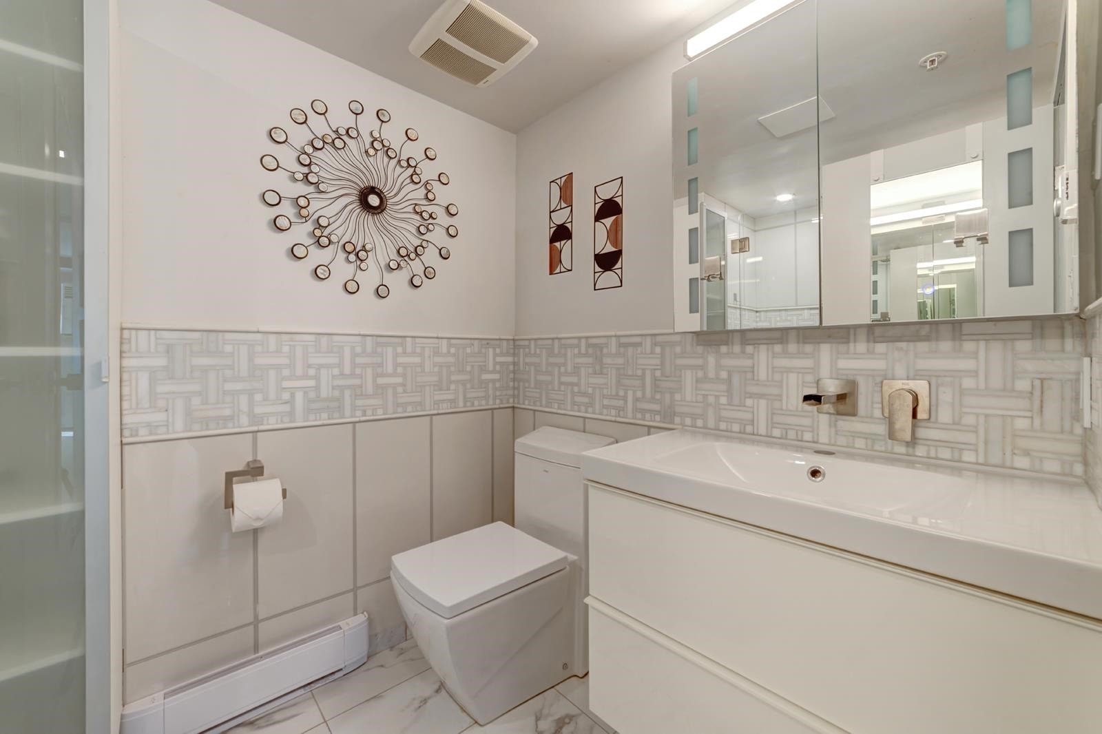 704-2468 Broadway E, Vancouver, BC