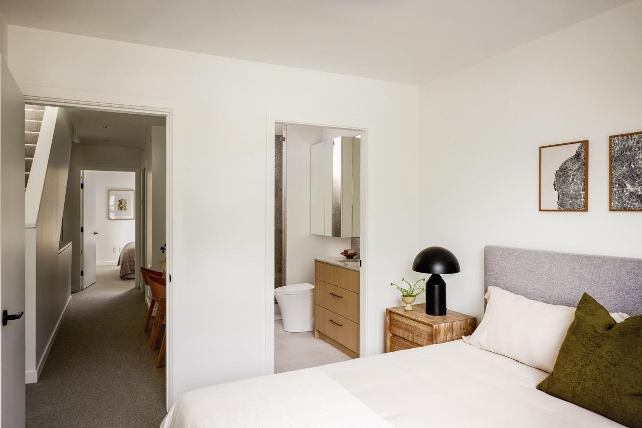 5-37940 Fourth Avenue, Squamish, BC - Indoor Photo Showing Bedroom