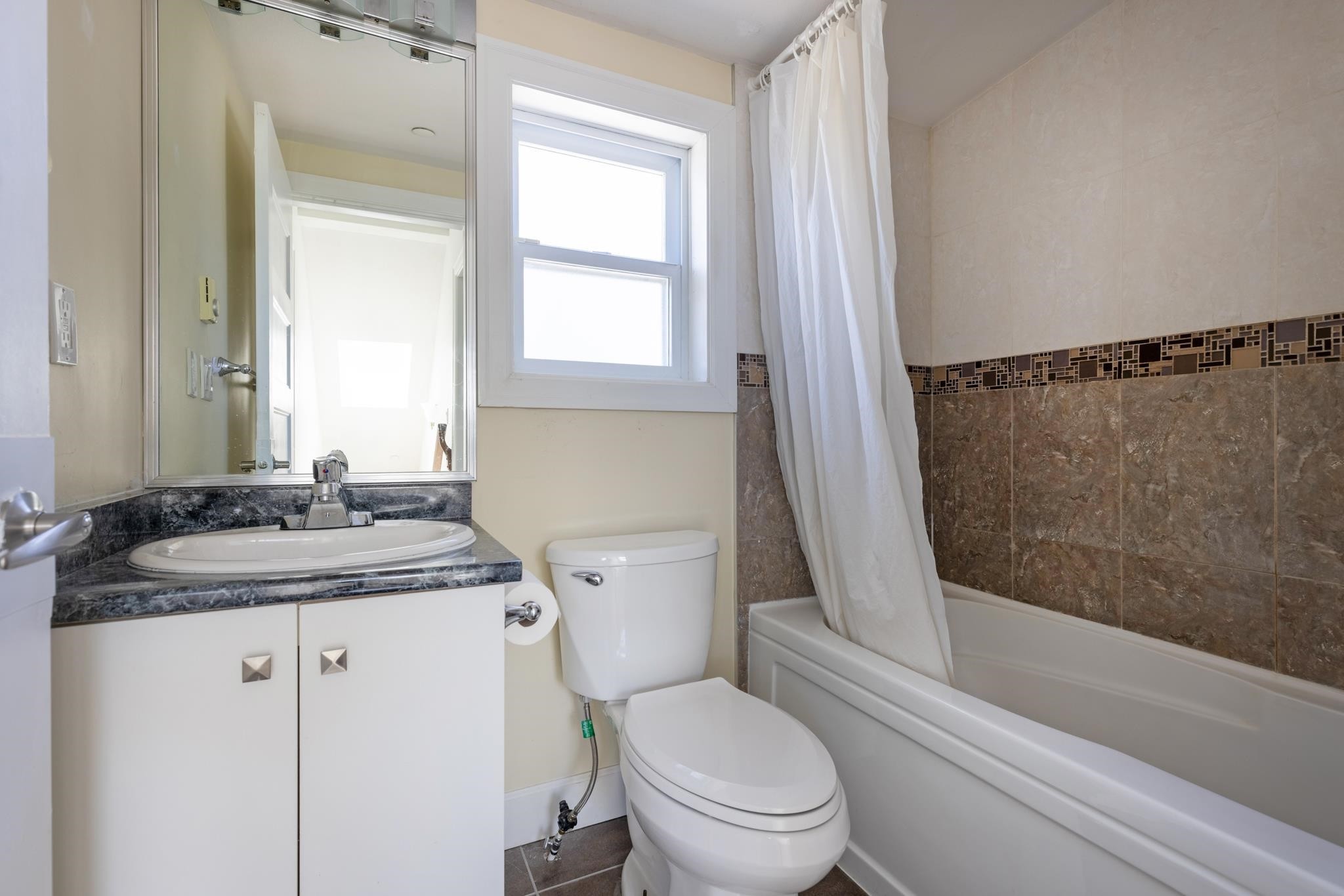 2643 8Th Avenue E, Vancouver, BC