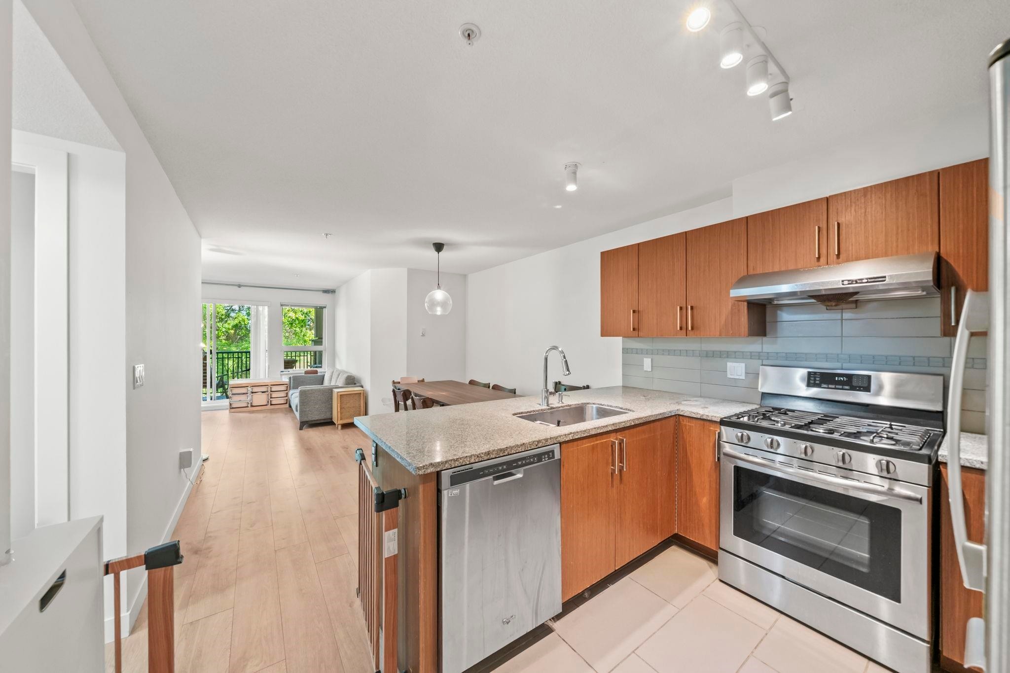 208-6800 Eckersley Road, Richmond, BC