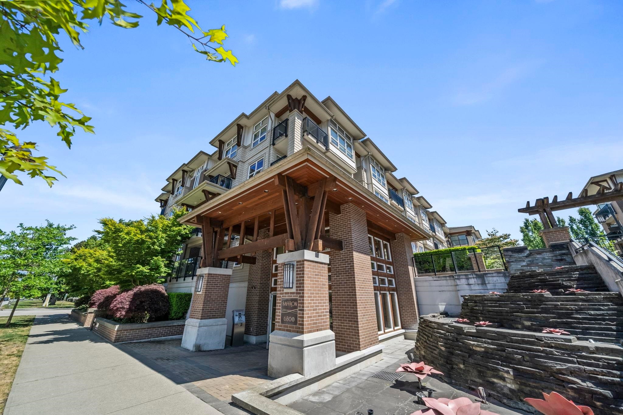 208-6800 Eckersley Road, Richmond, BC