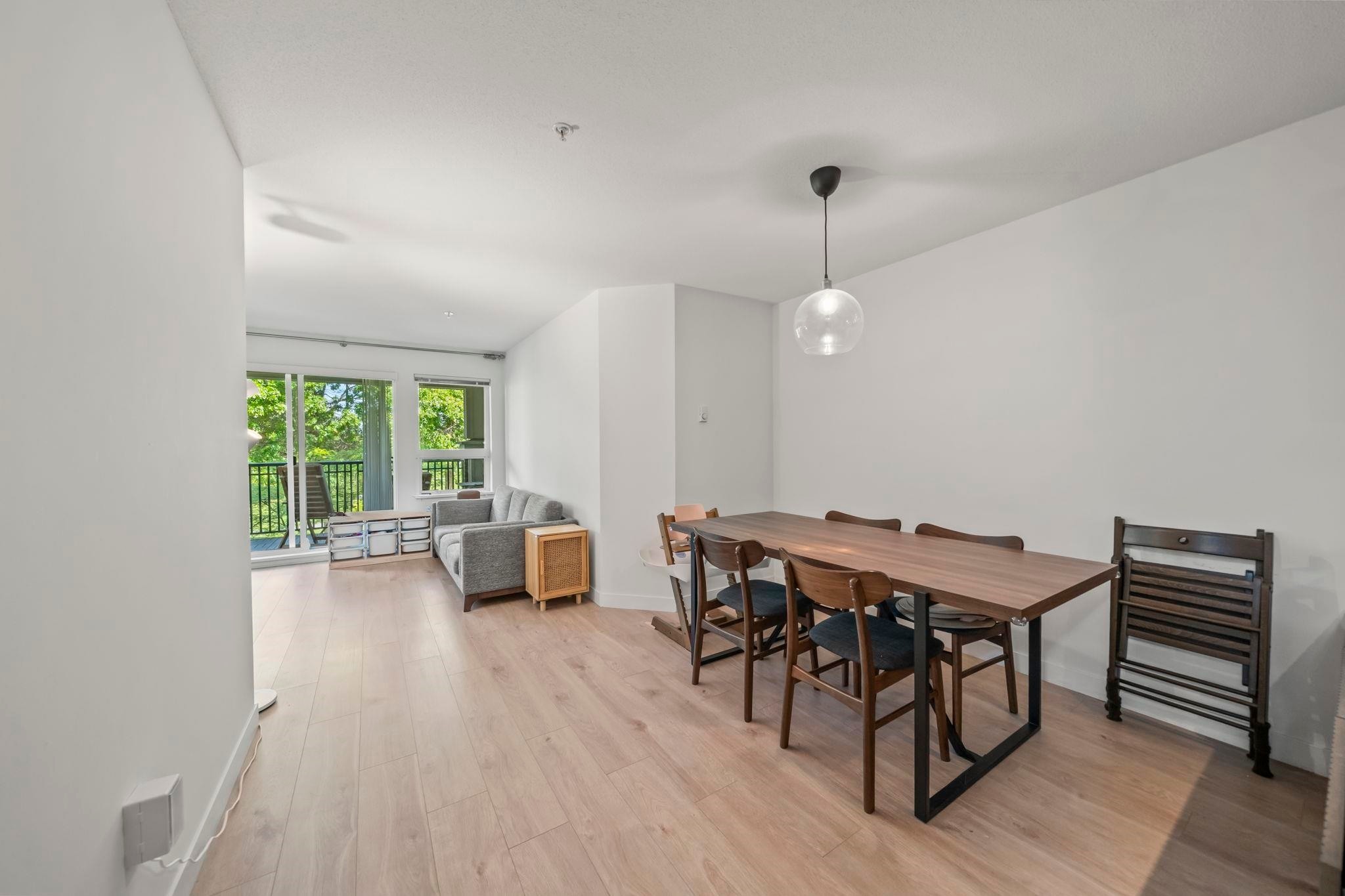 208-6800 Eckersley Road, Richmond, BC