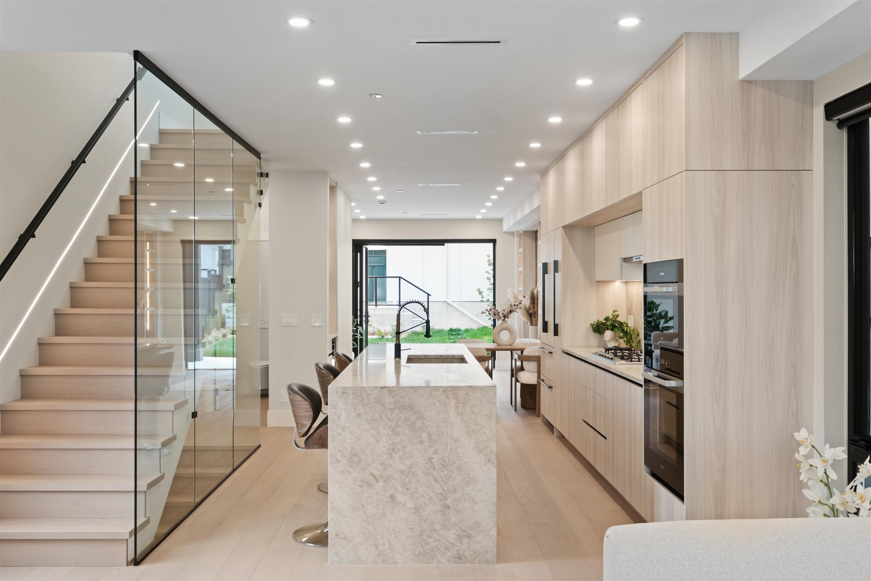 502 5Th Street E, North Vancouver, BC