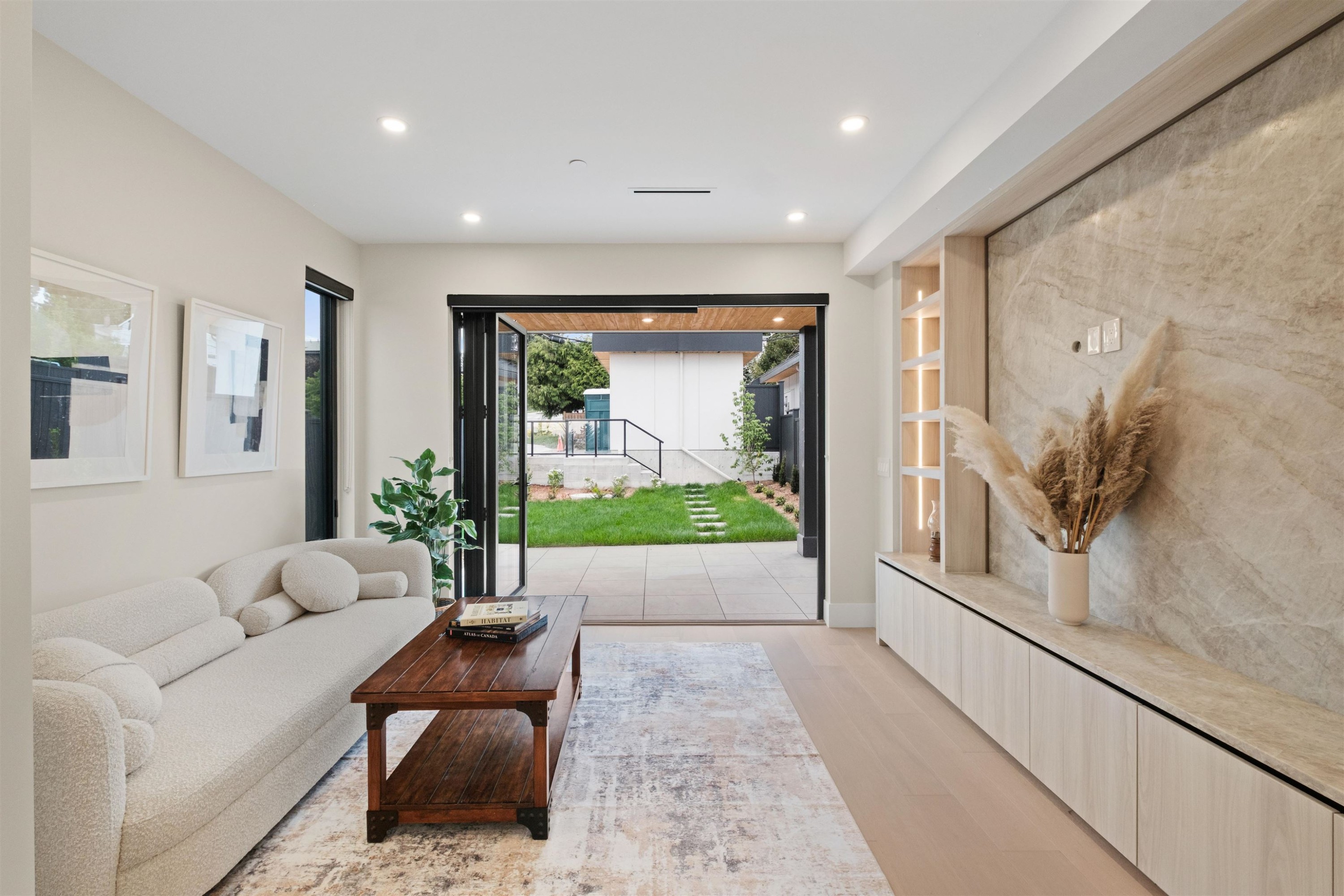 502 5Th Street E, North Vancouver, BC