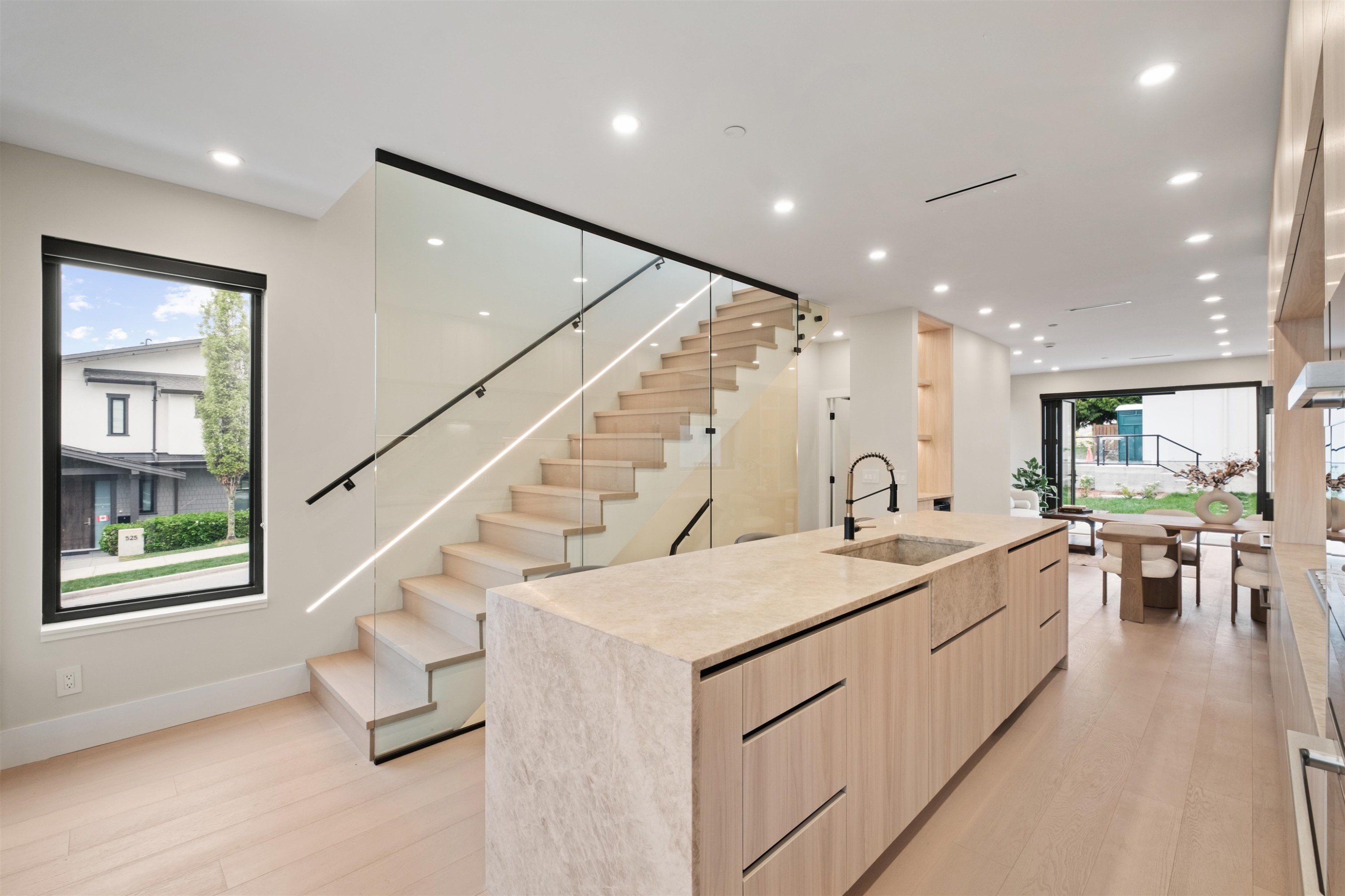 502 5Th Street E, North Vancouver, BC