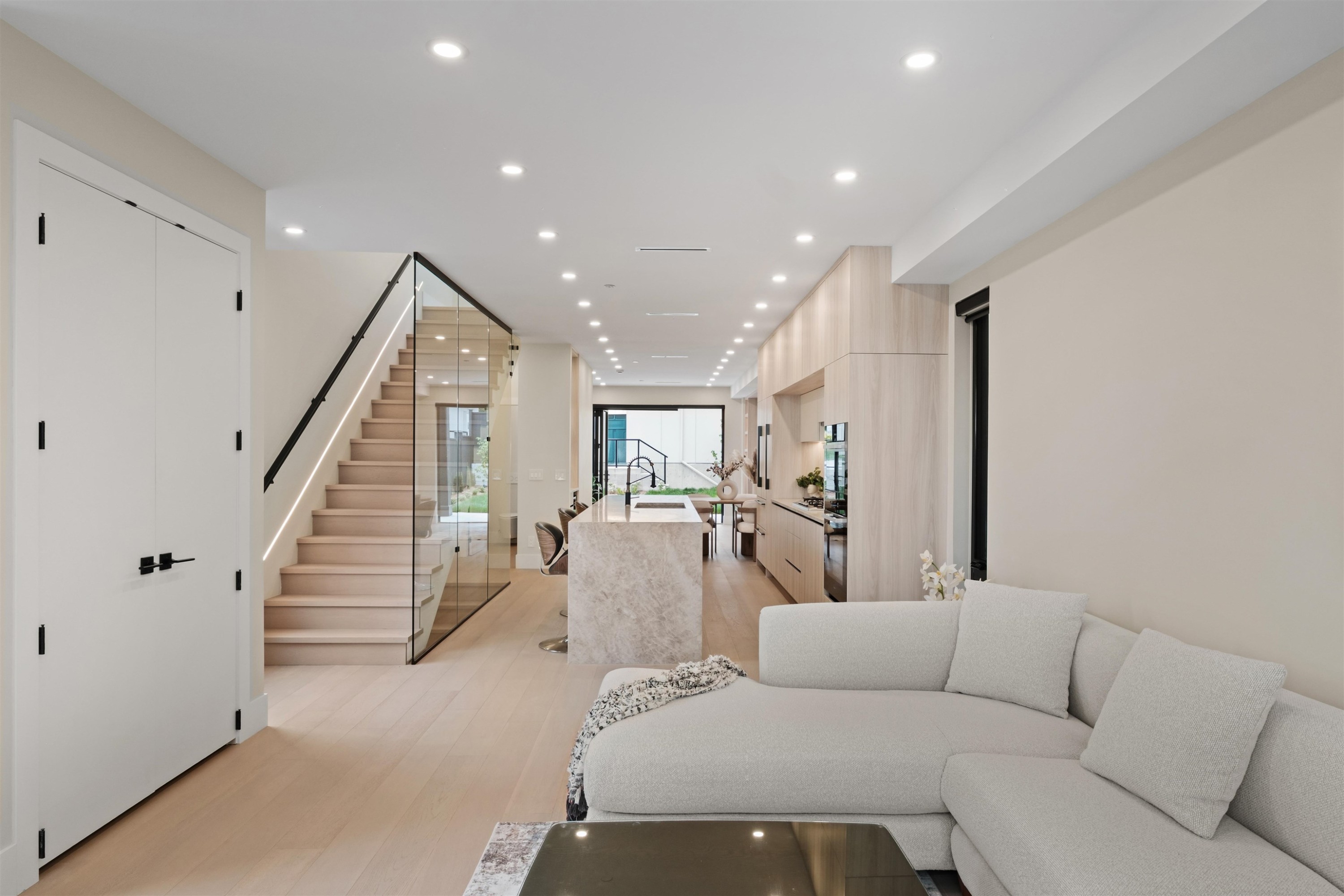 502 5Th Street E, North Vancouver, BC