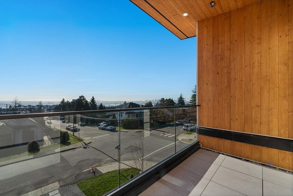 502 5Th Street E, North Vancouver, BC