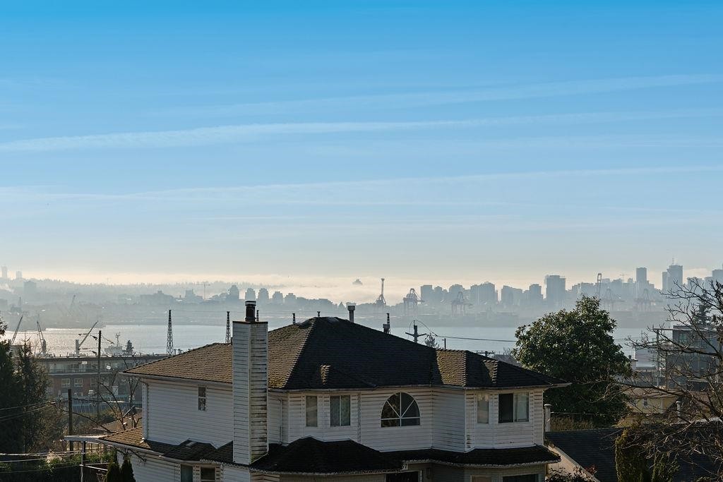 502 5Th Street E, North Vancouver, BC