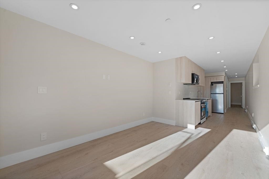 502 5Th Street E, North Vancouver, BC
