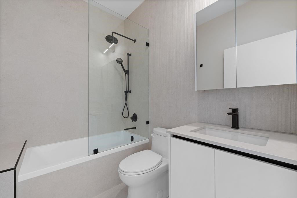 502 5Th Street E, North Vancouver, BC