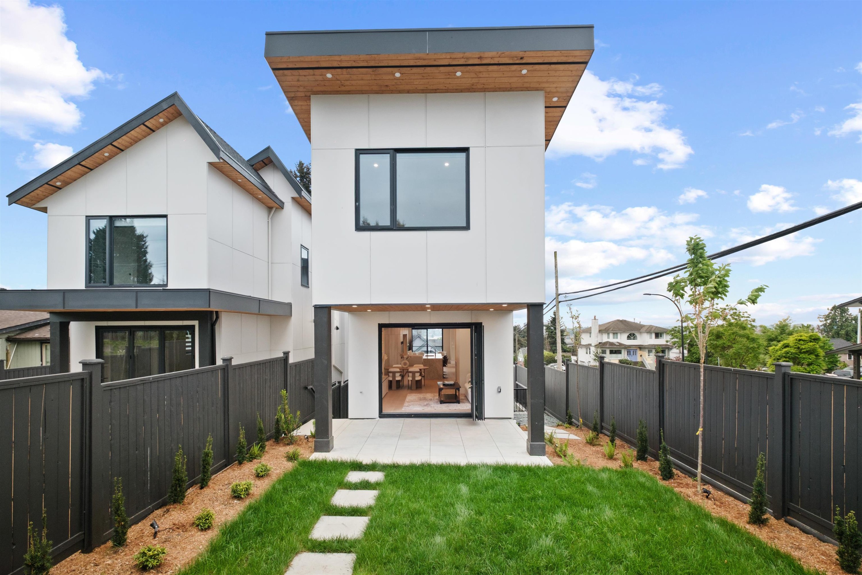 502 5Th Street E, North Vancouver, BC