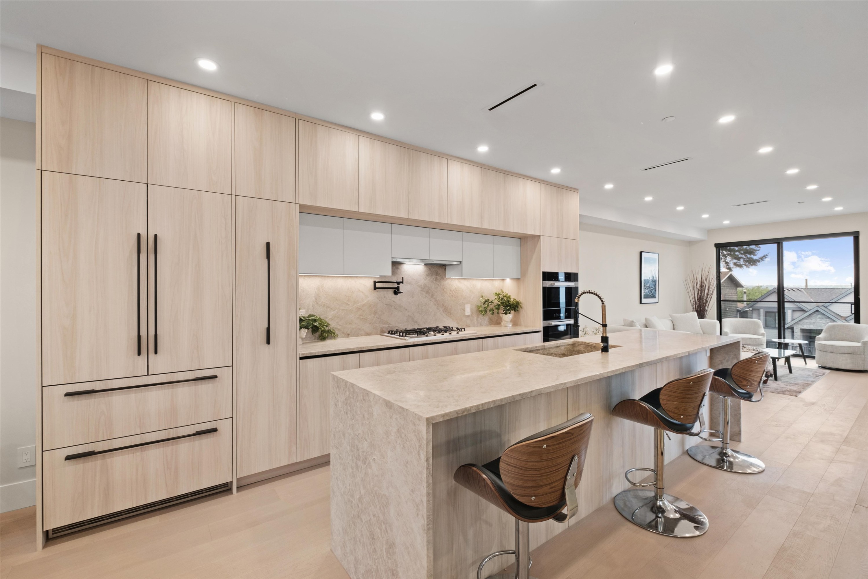 502 5Th Street E, North Vancouver, BC