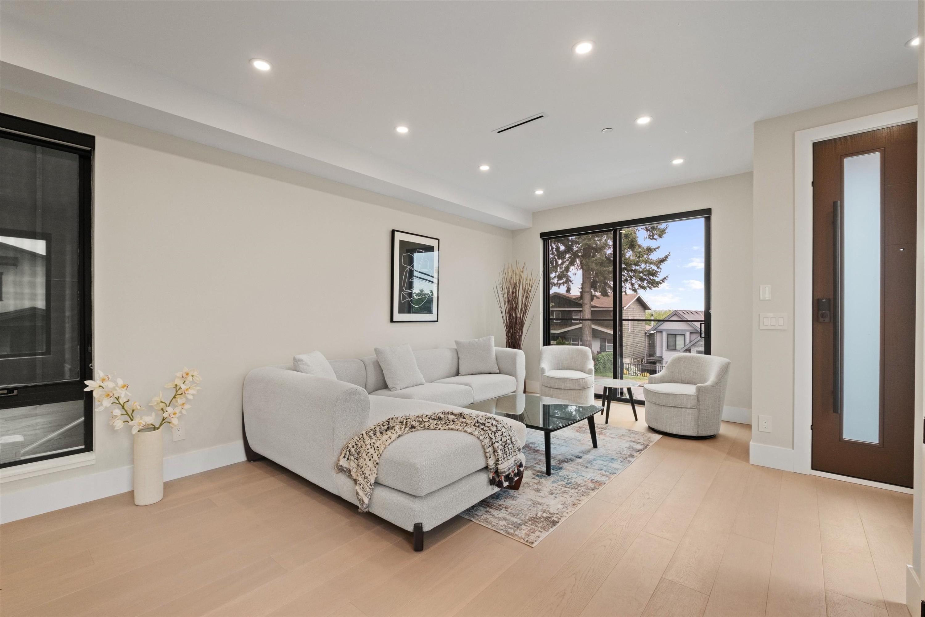 502 5Th Street E, North Vancouver, BC