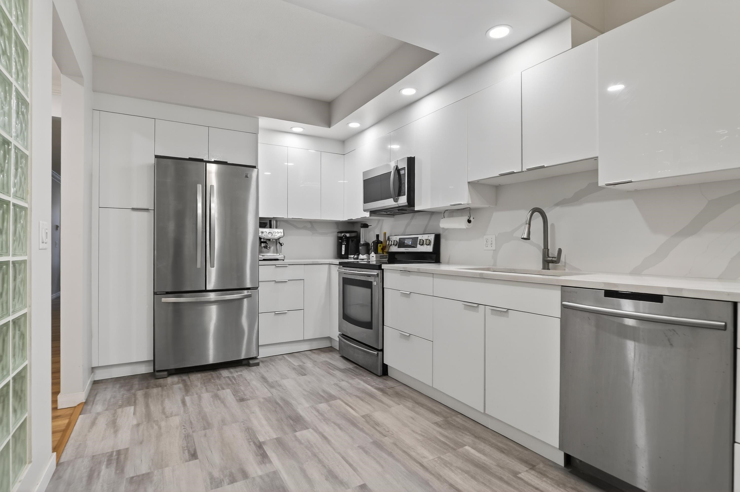 205-3151 Woodbine Drive, North Vancouver, BC