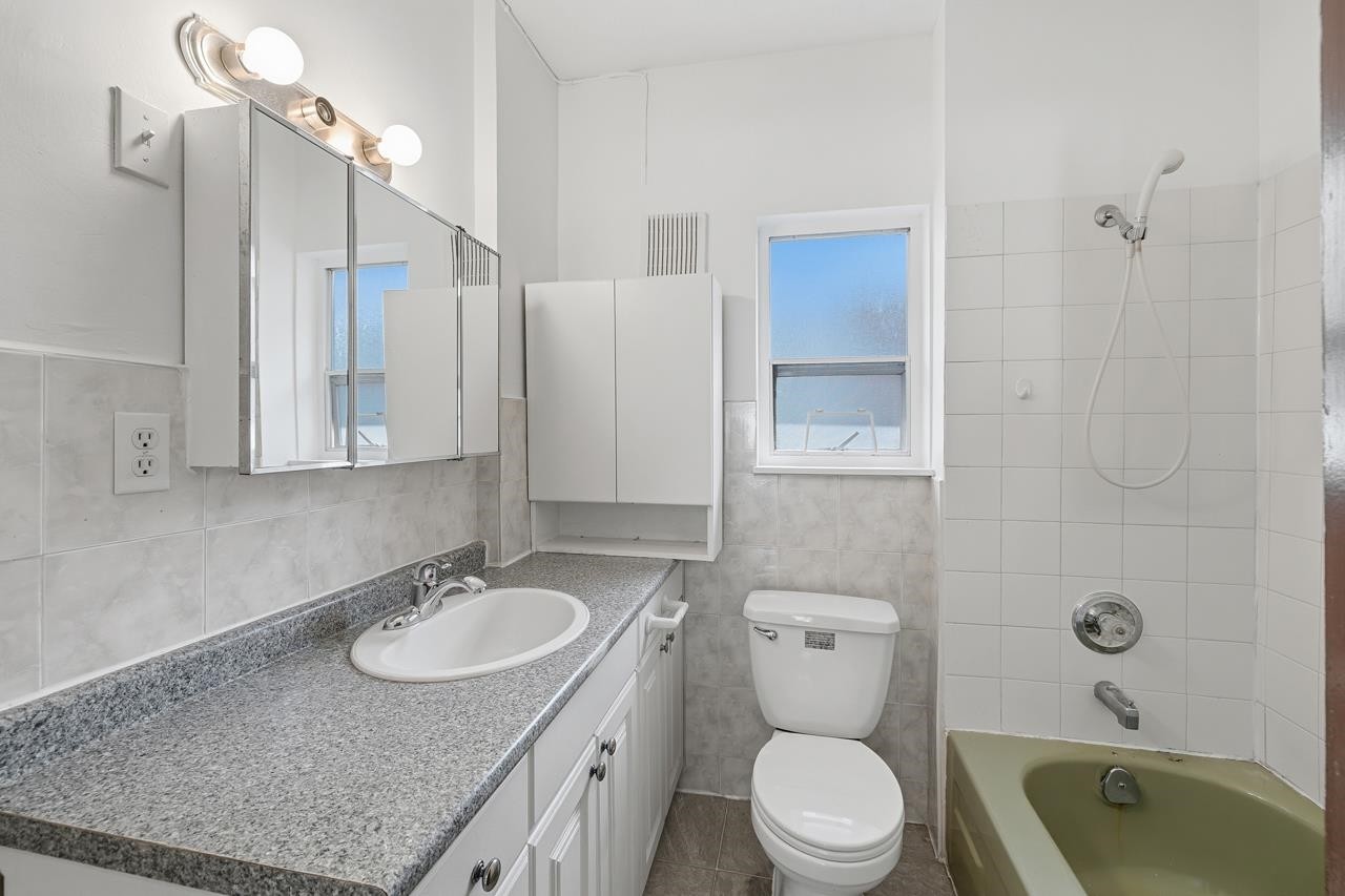 1016 18Th Avenue E, Vancouver, BC