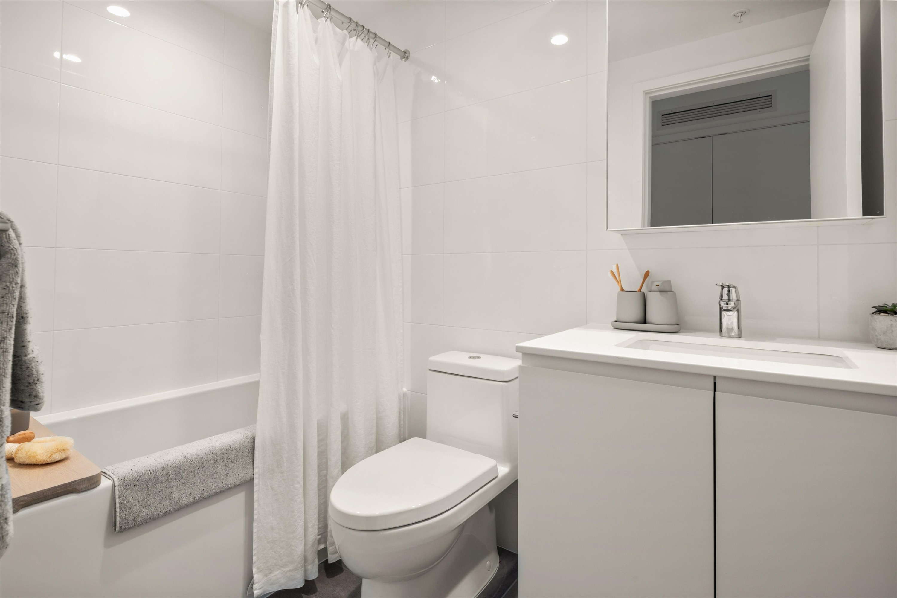 2503-3888 Evergreen Place, Burnaby, BC - Indoor Photo Showing Bathroom